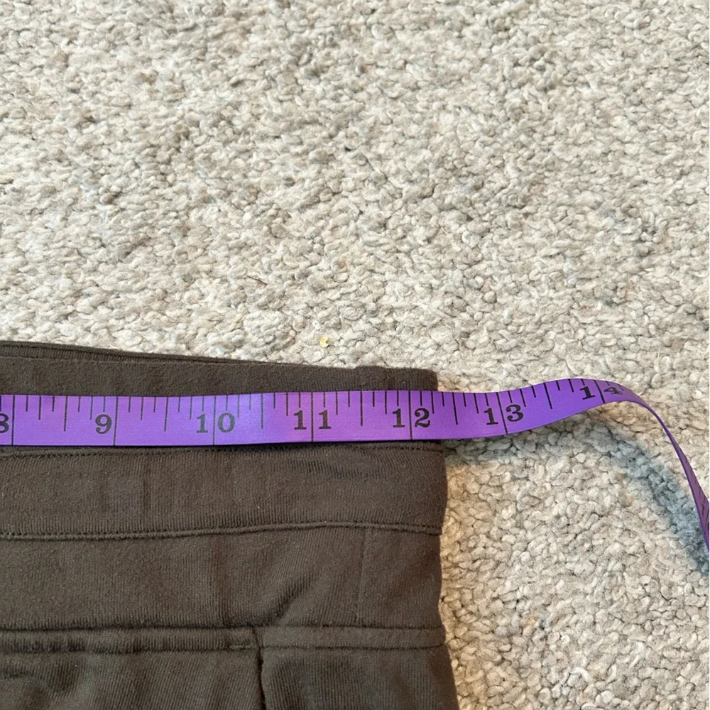 Lululemon olive green joggers size 2‎